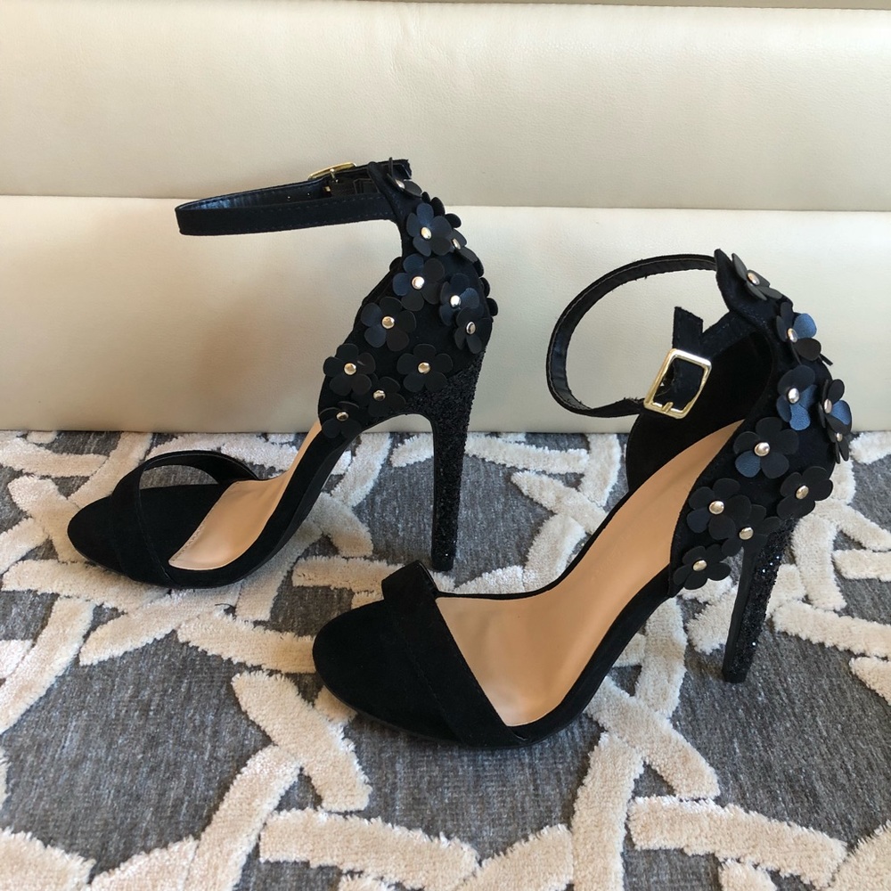 LAST PAIR SIZE: 5.5 RETRO PIN-UP STYLE HEELS - Picture 6 of 7
